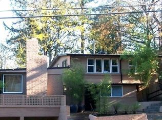 9136 SW Capitol Hwy, Portland, OR 97219