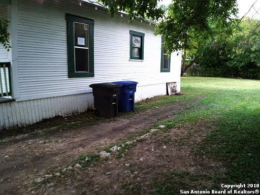 2nd image of 1519 N CENTER