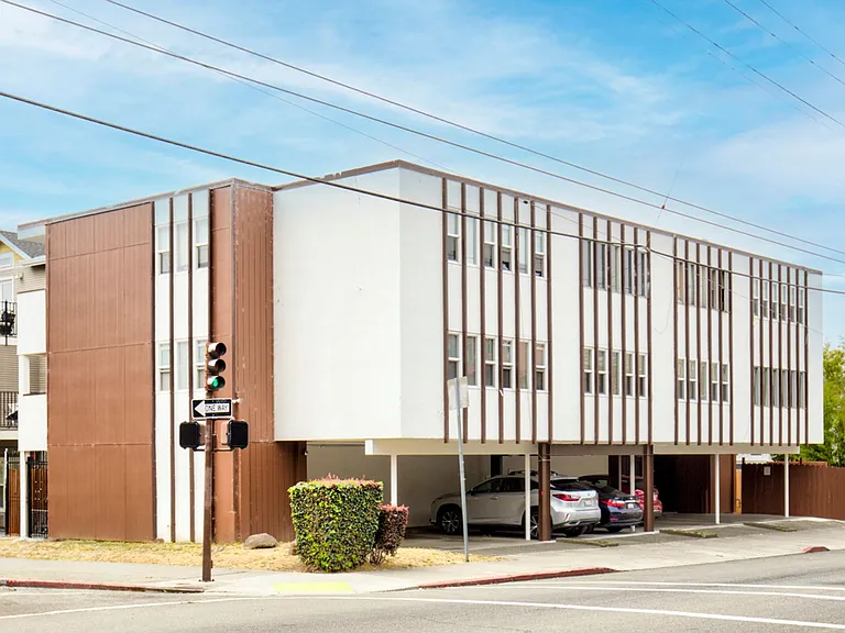 2500 Dana St — Photo 57