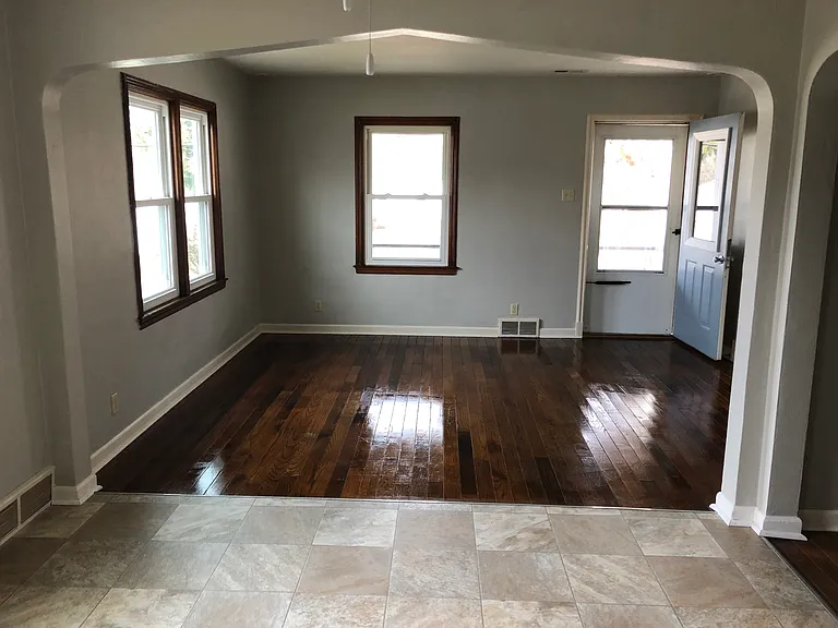1426 Vernon St — Photo 2