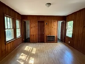 Master Bedroom w/ bathroom