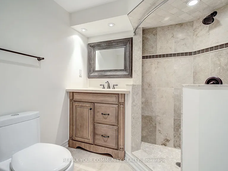 230 Humberland Dr — Photo 35