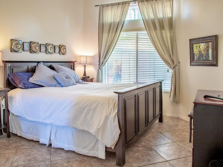 1136 E Hiddenview Dr — Photo 12