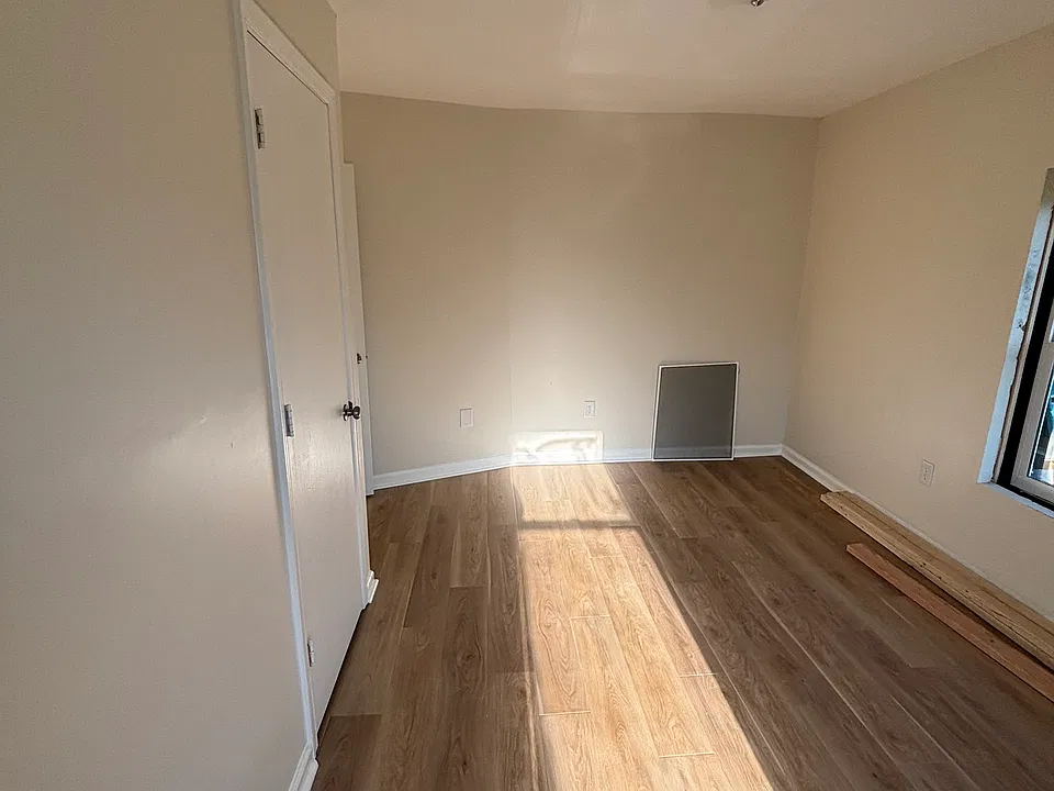 261 N Augusta Ave Apt B - Photo 5_10132026