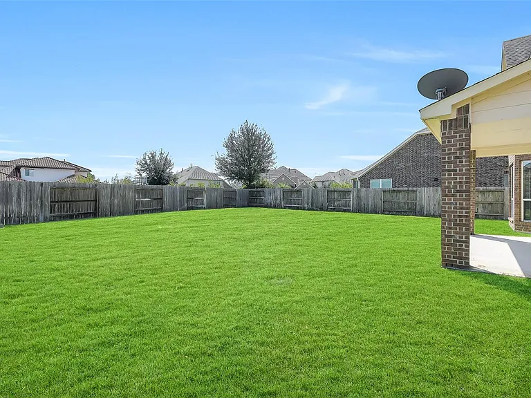16706 Chestnut Square Dr — Photo 39