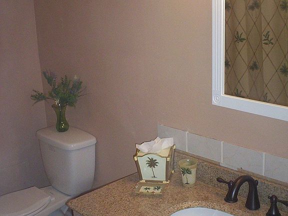 remodeled hall bath w/granite