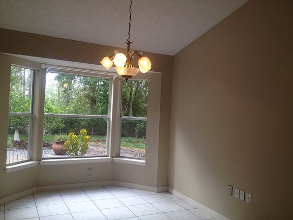 Dining room with bay window