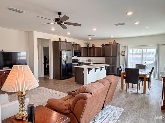 3rd image of 9603 Silver Falls Ln