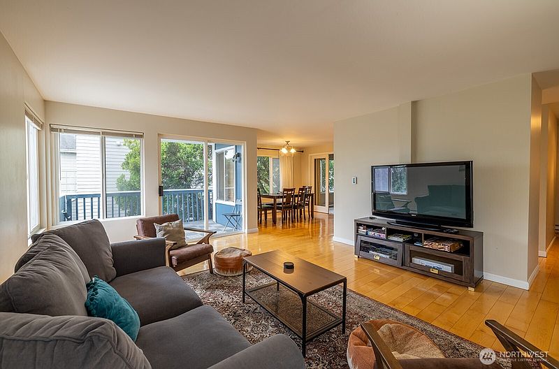 4th image of 1214 Taylor Avenue N #201