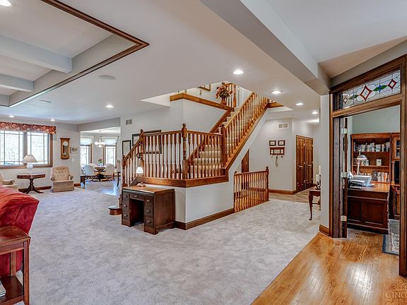 5th image of 1295 Wexford Ln