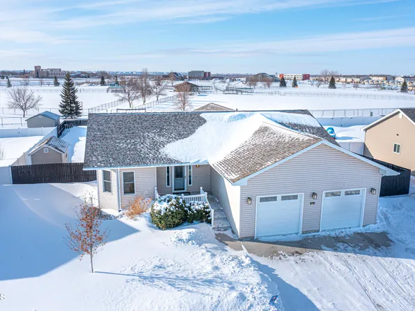 1613 Bison Dr, Williston, ND 58801