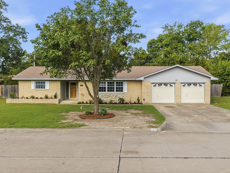 1st image of 809 Pershing Dr W