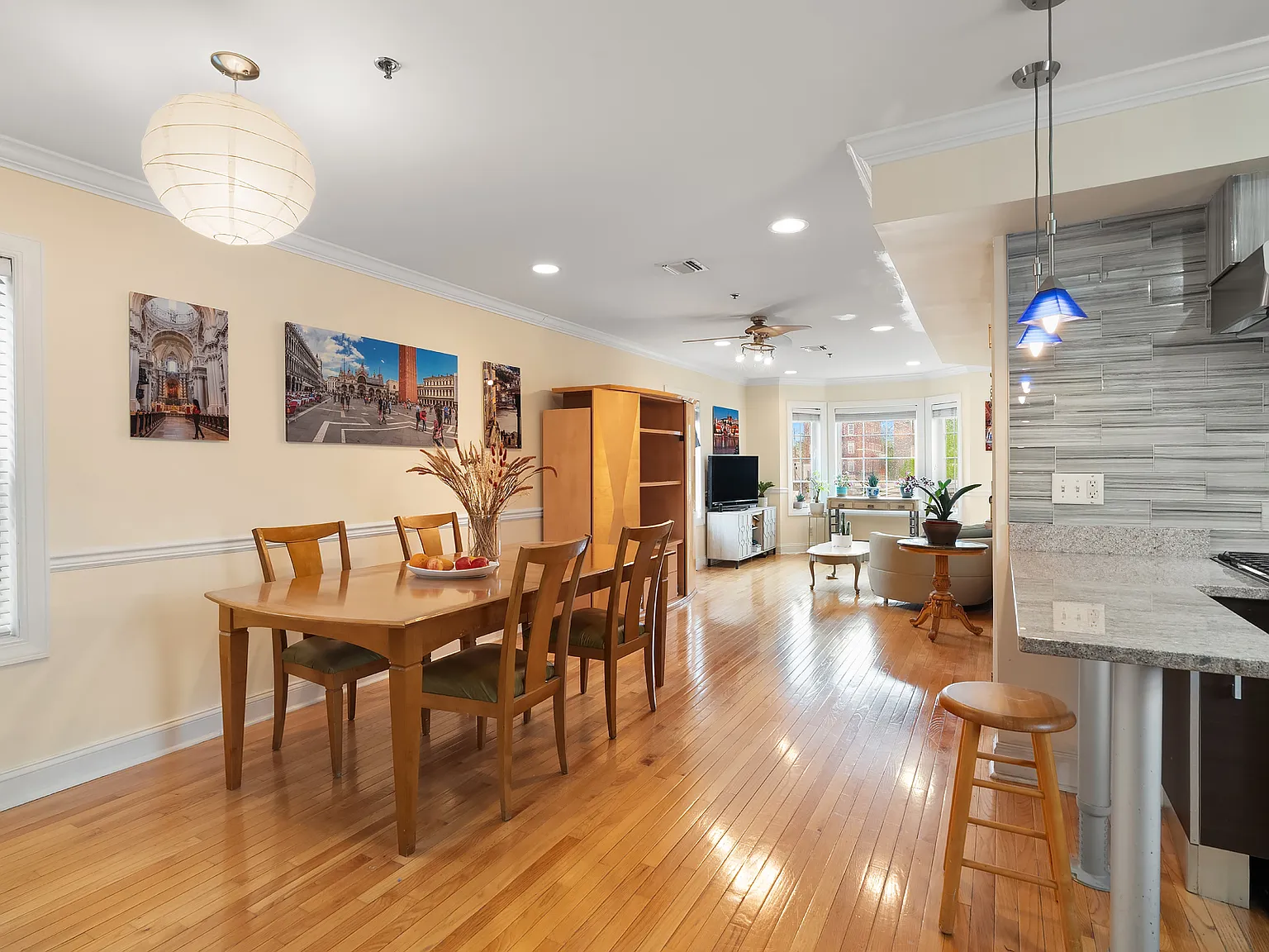3 bed, 1350 sqft, $3,495 — Photo 3