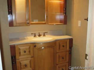 411 Timbercreek Dr, Jacksonville, IL 62650