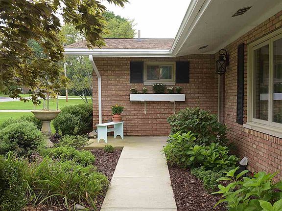 5th image of 5024 Harriett Dr