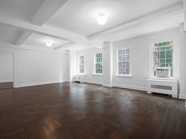 24 Fifth Avenue image 1 of 21