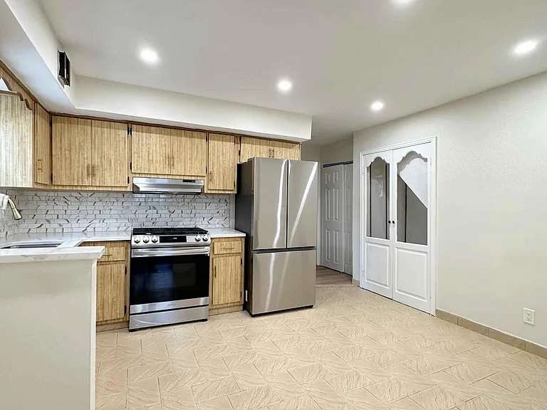 36 Kingsbridge Ave #1F — Photo 3
