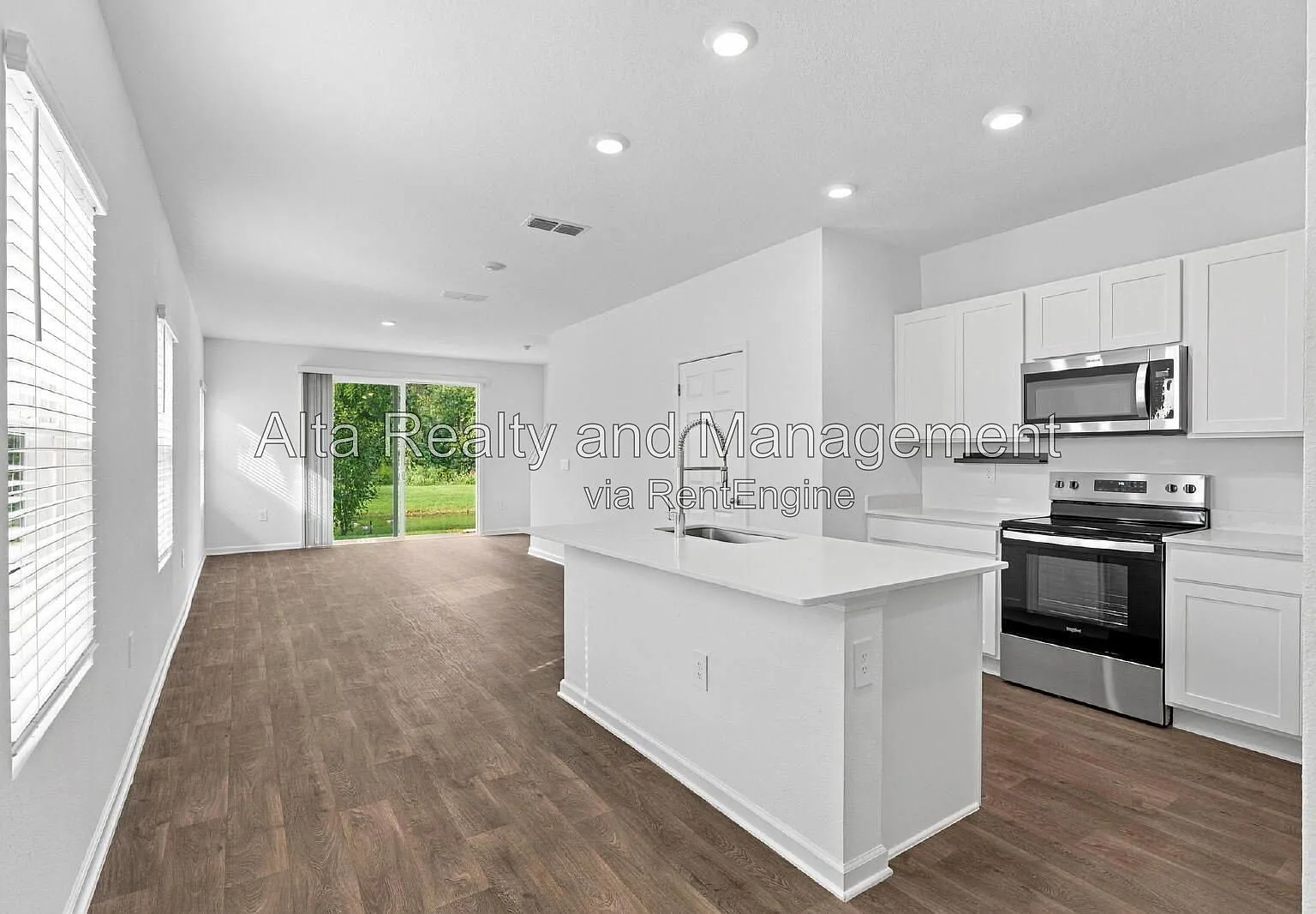 3 bed, 2.5 bath, 1395 sqft, $1,800 — Photo 4