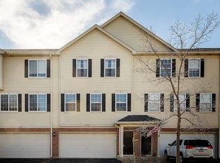 434 Evergreen Cir, Gilberts, IL 60136