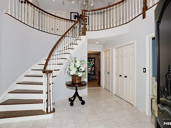 3rd image of 252 Bayberry Ln