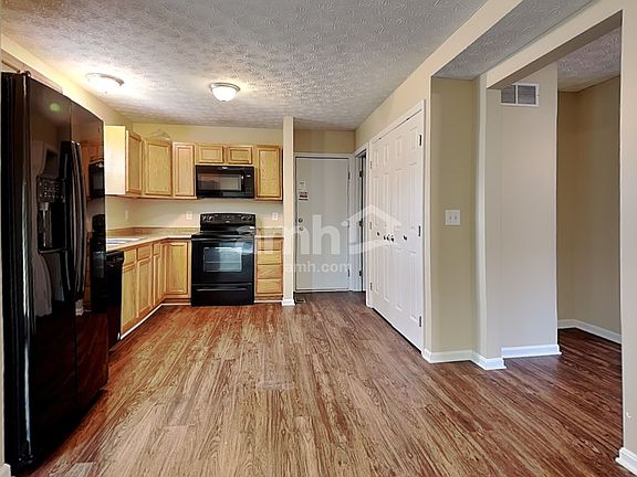3rd image of 531 Sherman Dr