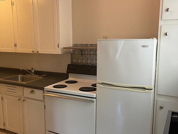 2nd image of 1005 Garden Dr