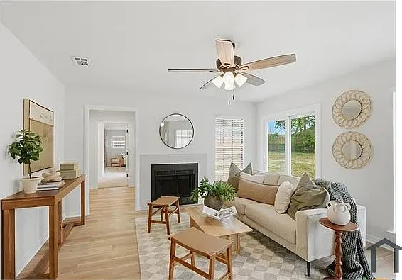 4 bed, 1717 sqft, $2,100 — Photo 2
