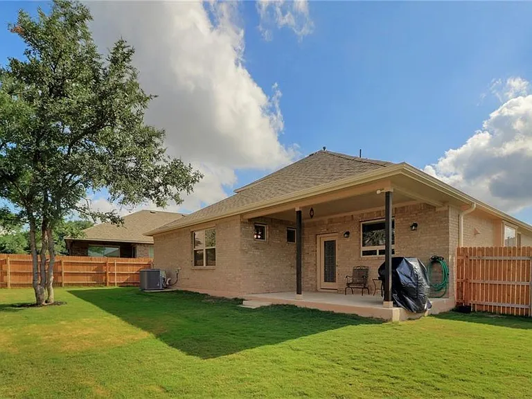 2433 Lyla Ln — Photo 17