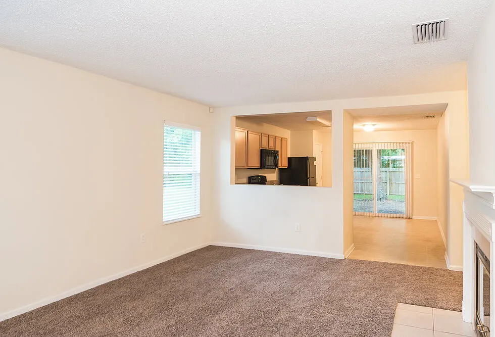 3 bed, 2.0 bath, 1336 sqft, $1,890 — Photo 3