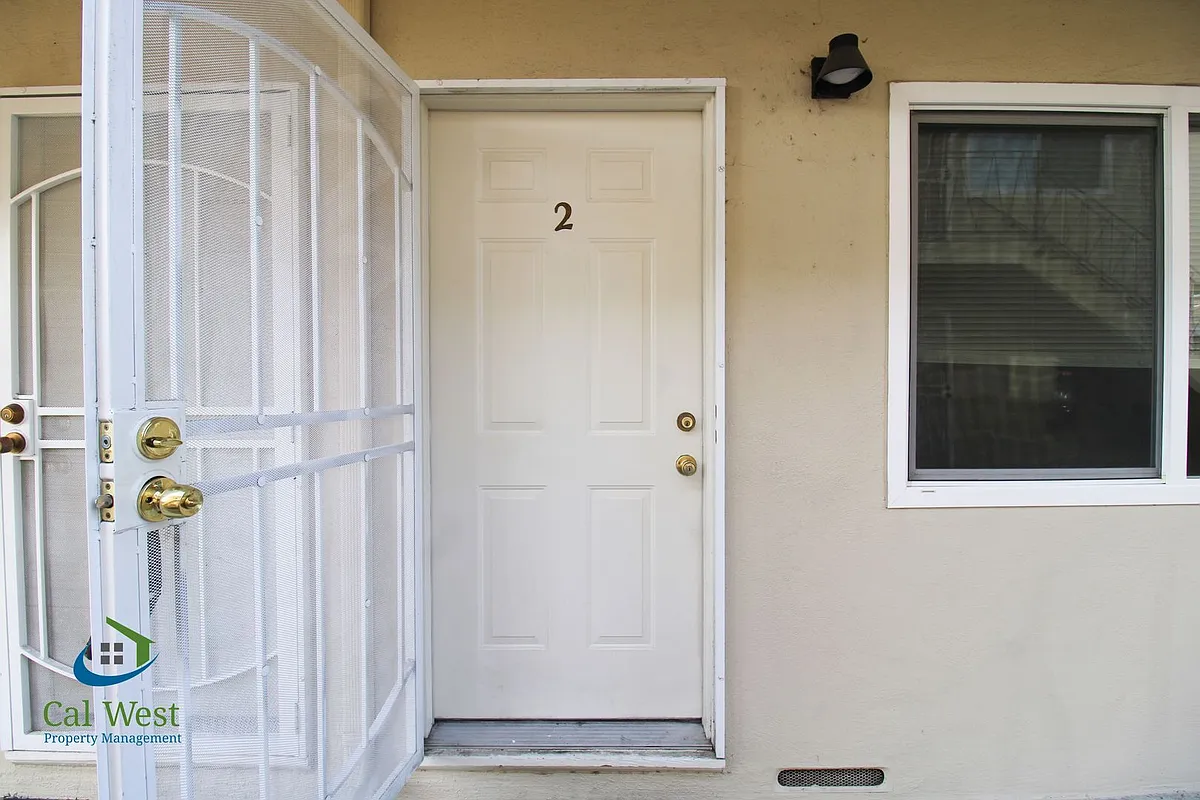 Building Photo - 912 Delbert Way #2