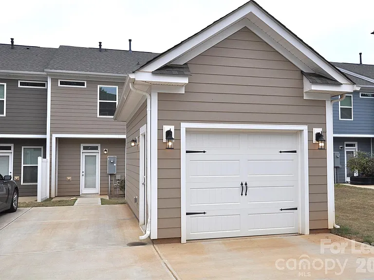 536 Laurel Walk Ln — Photo 3