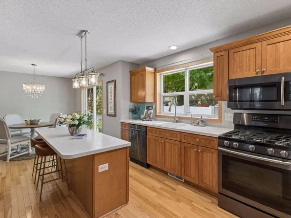 5142 Waterbury Rd, Mound, MN 55364