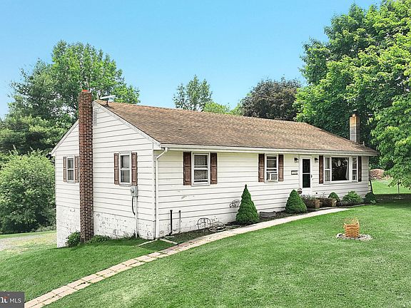 3rd image of 1224 Bendersville Wenksvill Rd