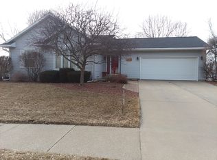 2015 Winfield Dr, Reedsburg, WI 53959