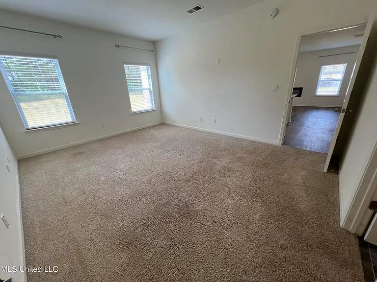 2427 Hyacinth Ln — Photo 5