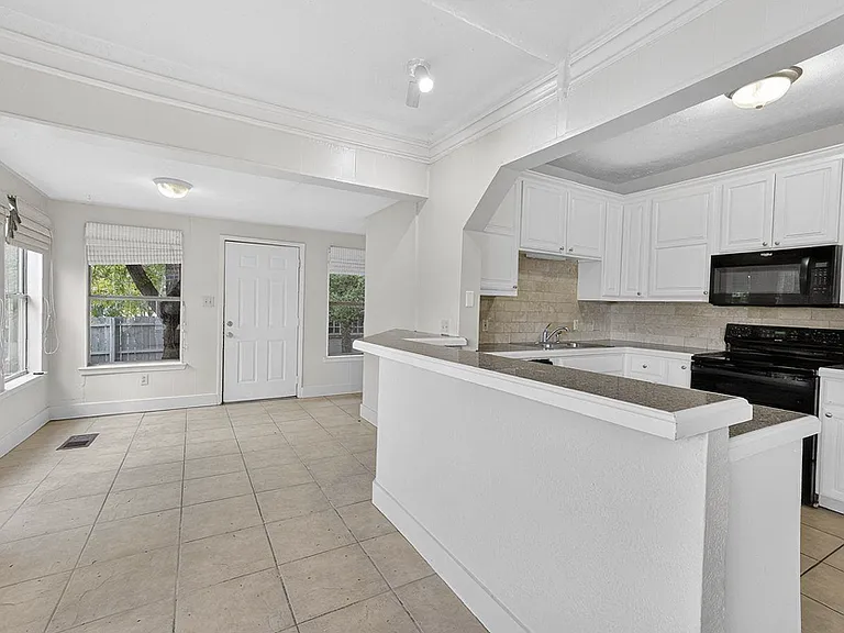 2601 S University Dr — Photo 3