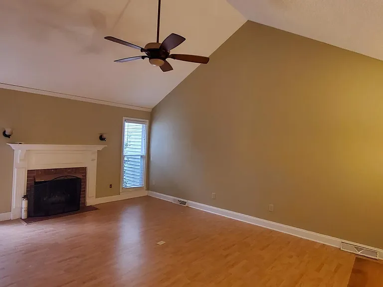 309 Angie Dr — Photo 5