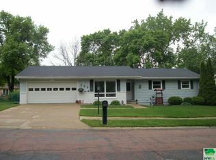 505 Lauri Ln, Cherokee, IA 51012