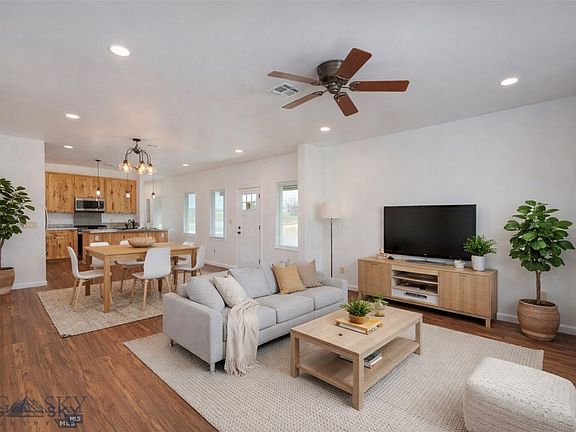 3rd image of 375 Price Rd