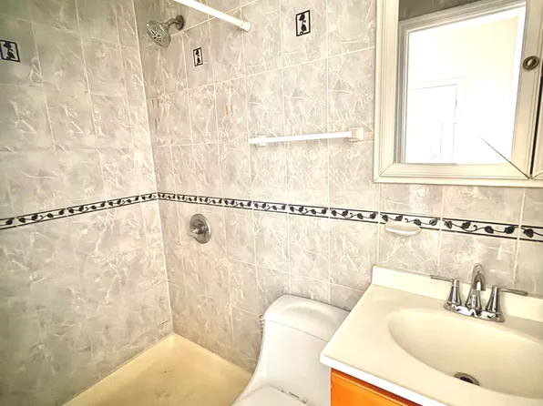 566 Atlantic Avenue image 11 of 13