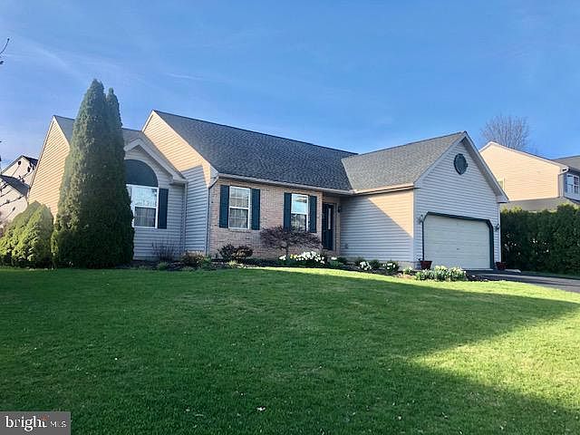 1st image of 23 Brookfield Dr