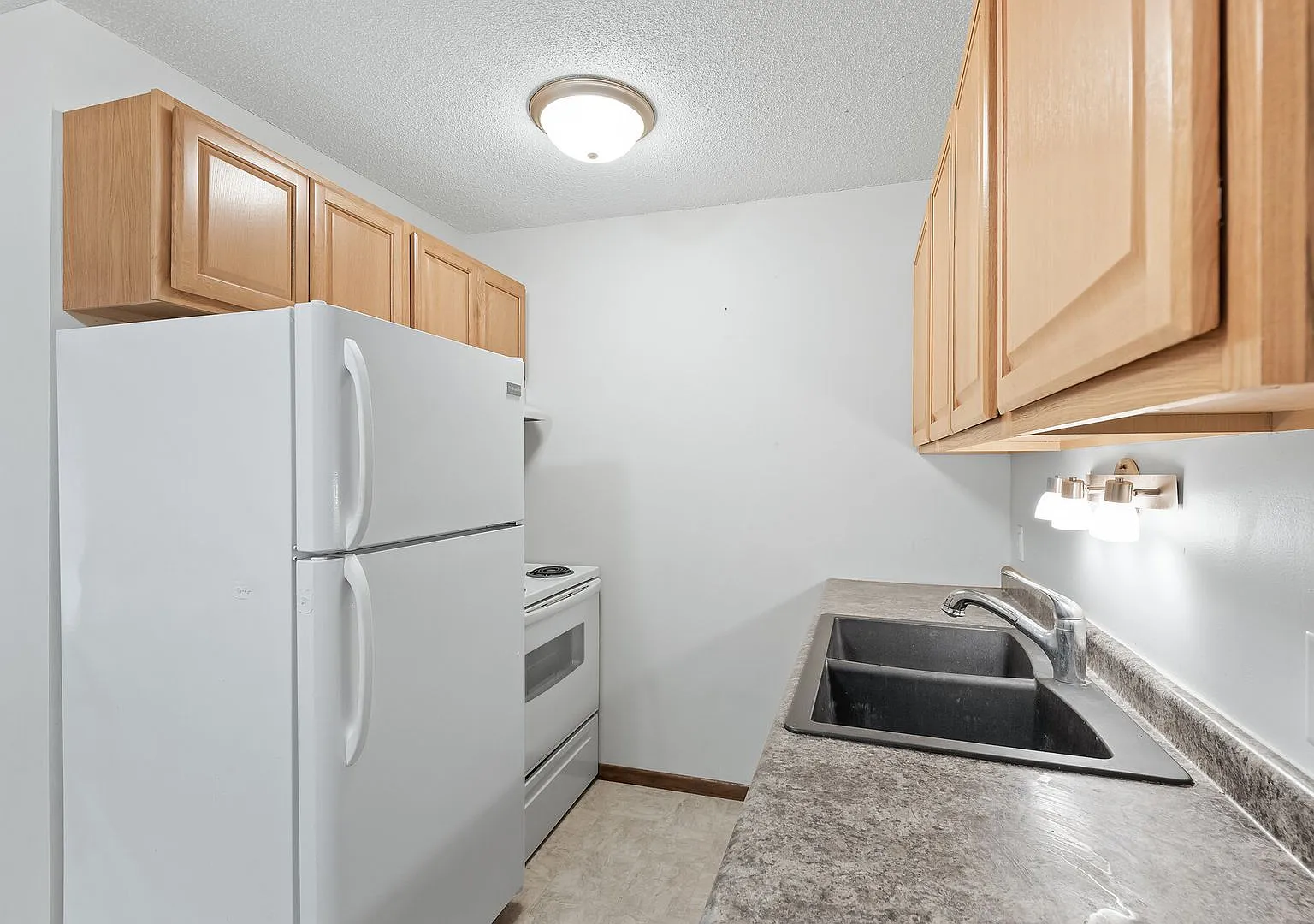 925 West Branch St — Photo 3