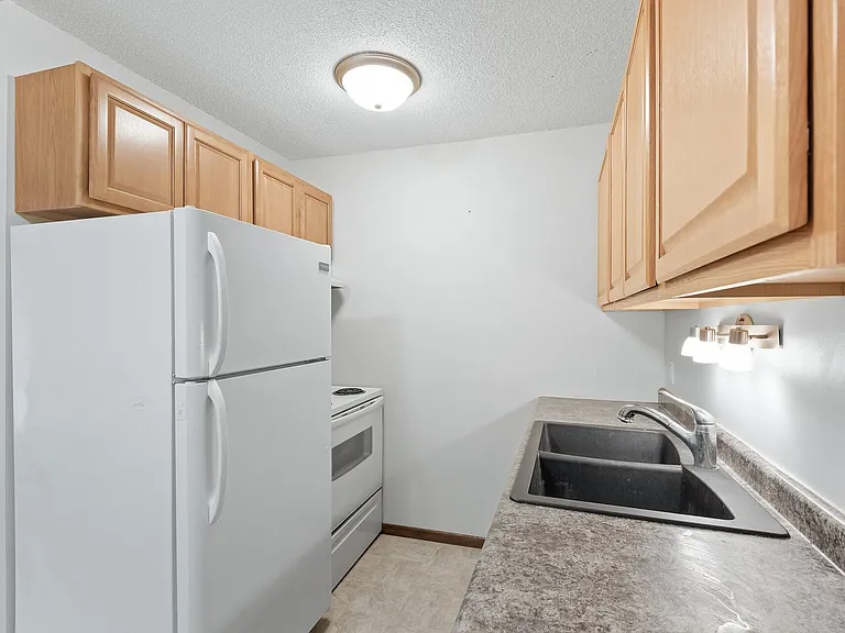 925 West Branch St — Photo 12