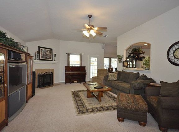 4th image of 121 Silent Moon Cir