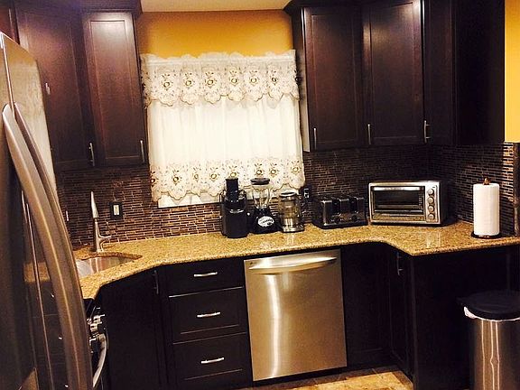 3rd image of 15 Bennett Ct