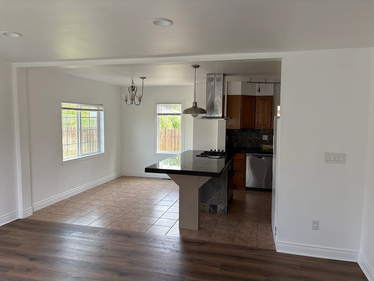 3 bed, 1.5 bath, 2350 sqft, $2,000 — Photo 2
