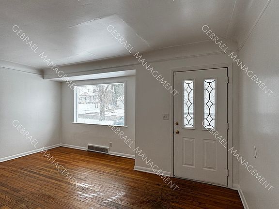 3rd image of 3305 Sherwood Dr