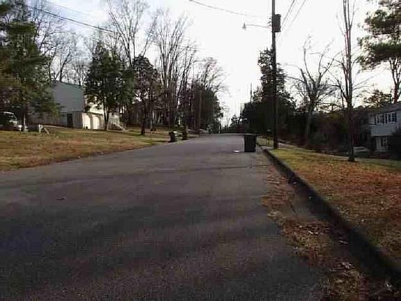 5th image of 2717 Briarwood Dr SE