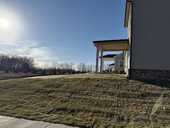 3rd image of 562 Cedar Brook Dr