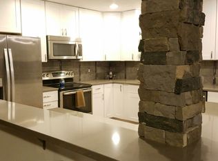 9912 NW 71st Ter, Parkville, MO 64152